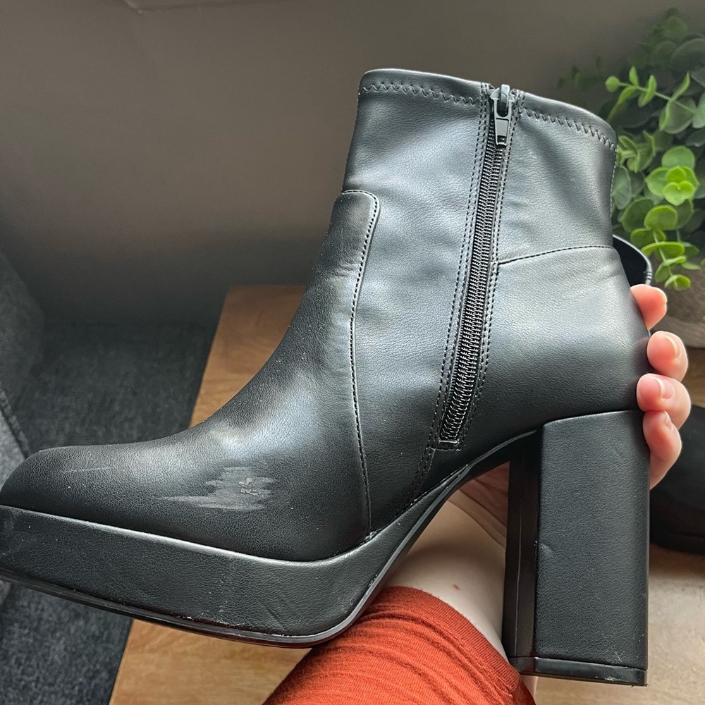 House of Harlow 1960 Black Heeled Ankle Boots 7.5 size - Picture 4 of 6